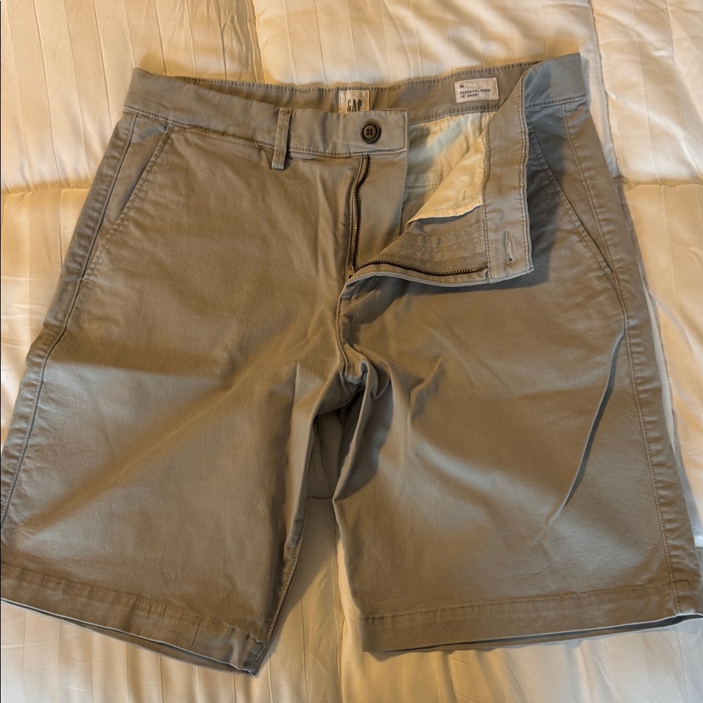 GAP Men's Khaki Flat Front Shorts